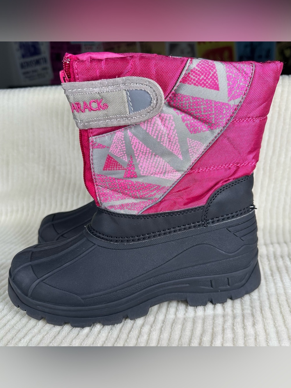 Tamarack Girls Pink and Black Water Resistant Snow Boots Size 3